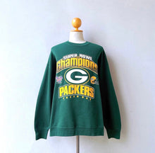 Load image into Gallery viewer, Greenbay Packers Crewneck - XL

