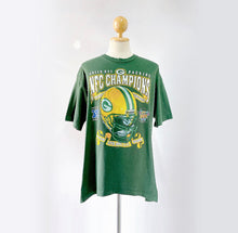 Load image into Gallery viewer, Greenbay Packers Helmet Tee - XL
