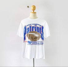 Load image into Gallery viewer, New England Patriots NFL Tee - L
