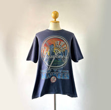 Load image into Gallery viewer, New York Yankees Tee - L
