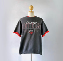 Load image into Gallery viewer, Chicago Bulls Sweatshirt/Tee - L
