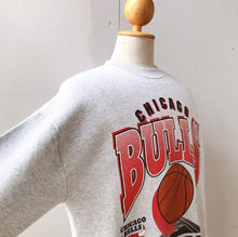 Load image into Gallery viewer, Chicago Bulls Crewneck - L
