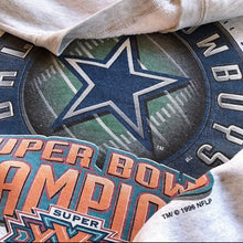 Load image into Gallery viewer, Dallas Cowboys Super Bowl Crewneck - M
