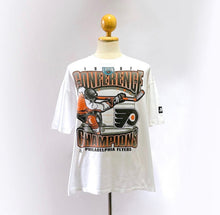 Load image into Gallery viewer, Philadelphia Flyers NHL Tee - L

