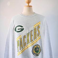 Load image into Gallery viewer, Greenbay Packers NFL Crewneck - XL
