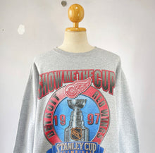 Load image into Gallery viewer, Detroit Red Wings Stanley Cup Crewneck - L
