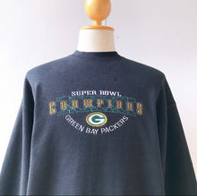 Load image into Gallery viewer, Greenbay Packers NFL Crewneck - XL
