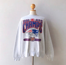 Load image into Gallery viewer, New England Patriots 96’ Champs Crewneck- XL
