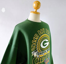 Load image into Gallery viewer, Green Bay Packers Crewneck - XL
