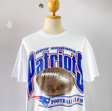 Load image into Gallery viewer, New England Patriots NFL Tee - L
