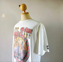 Load image into Gallery viewer, Chicago Bulls 3 Peat Tee - 2XL
