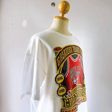 Load image into Gallery viewer, Chicago Bulls 96’ Greatest Team Ever Tee - XL
